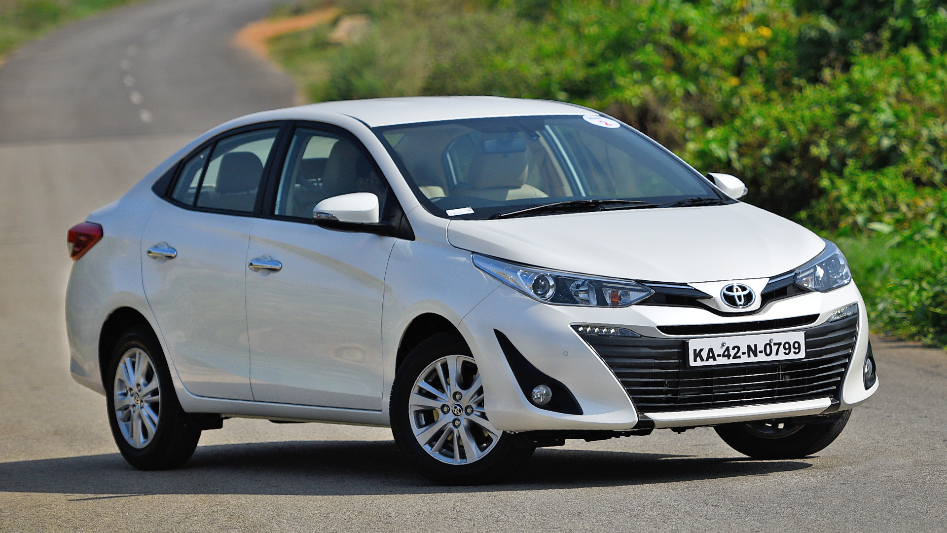 Toyota Yaris 2019 Price Mileage Reviews Specification
