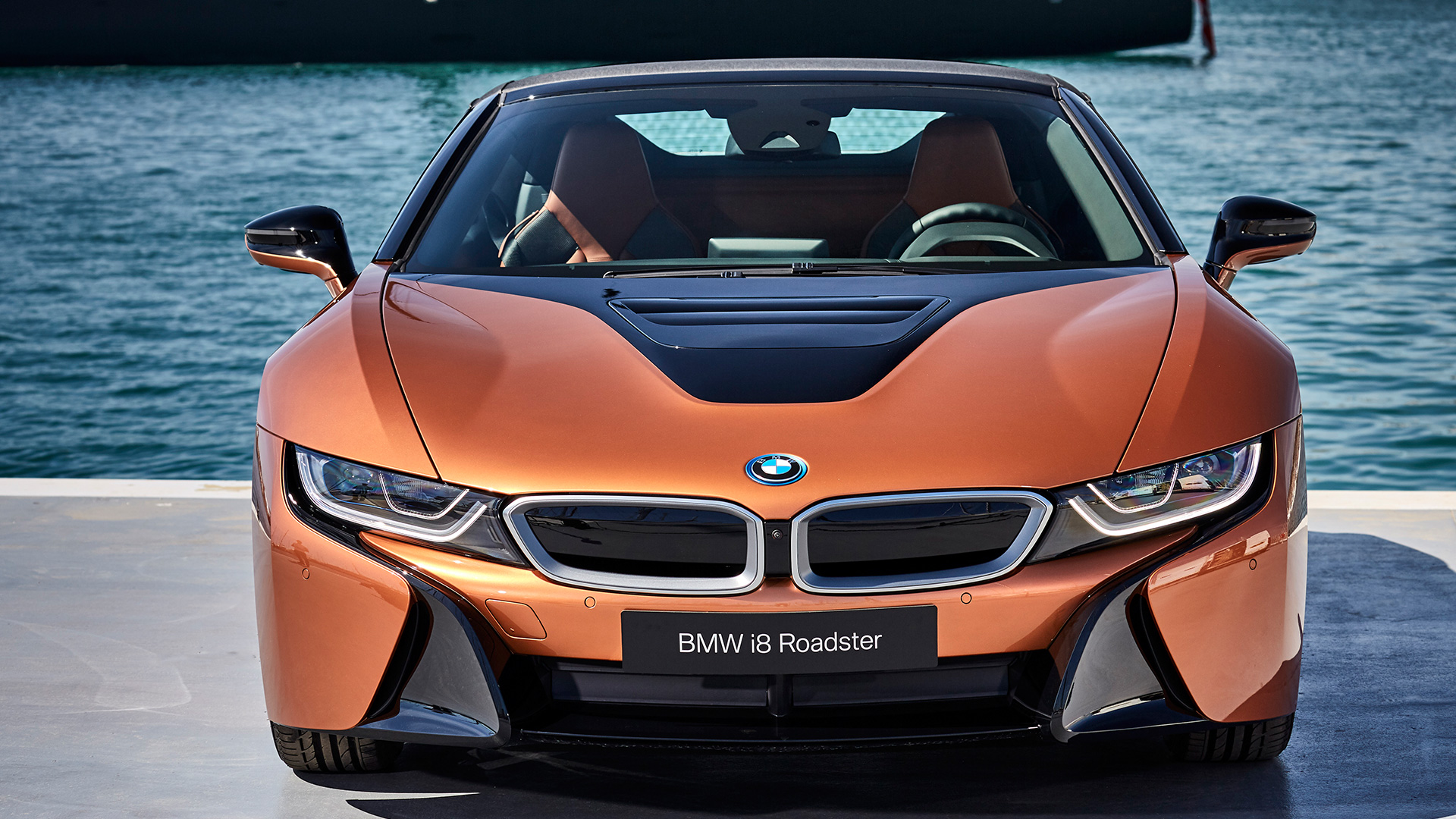 BMW i8 2018 Roadster Compare