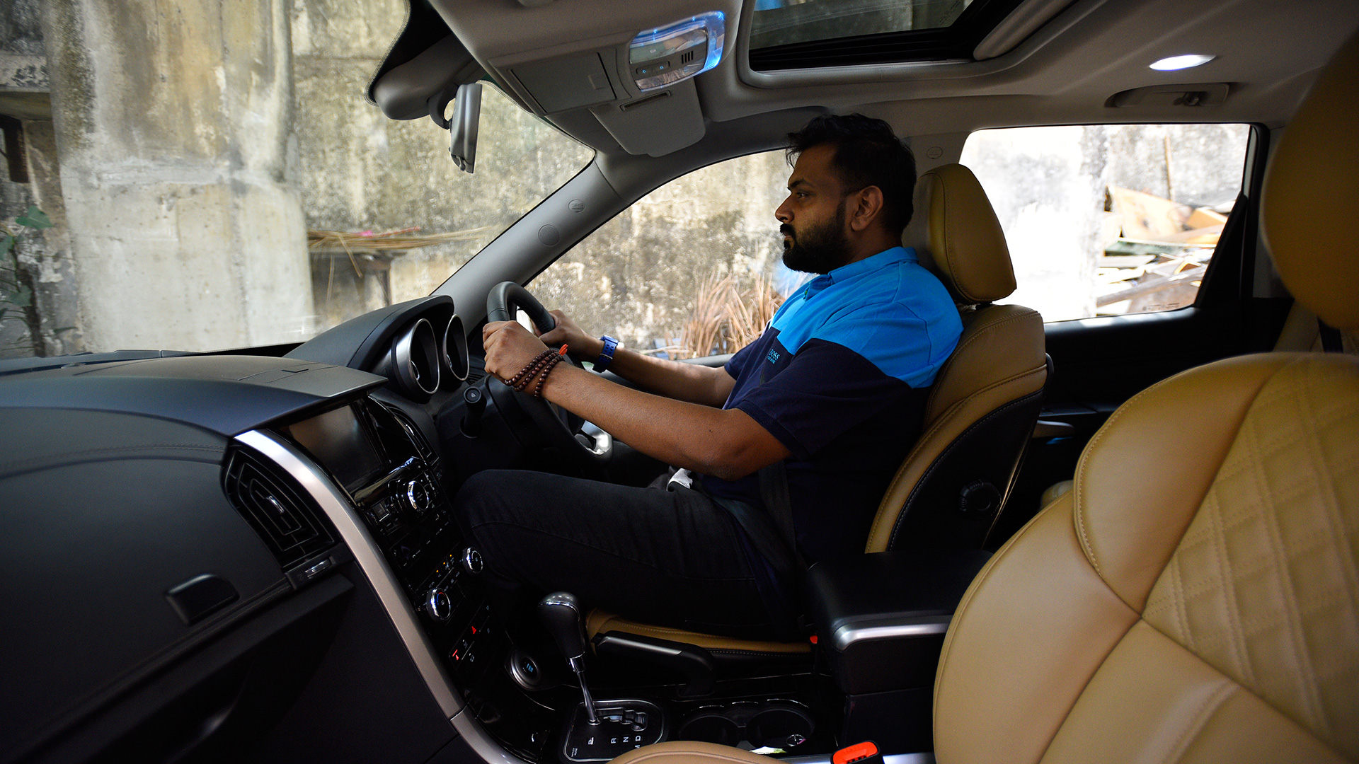 Mahindra XUV 500 2018 W9 AT Interior