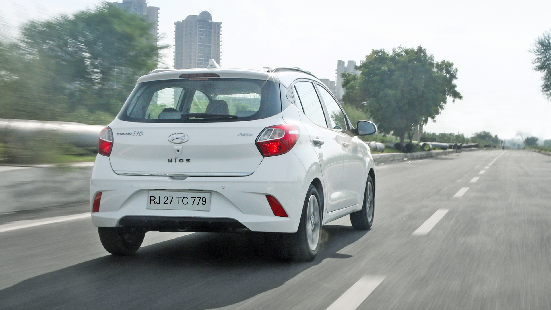 Hyundai Grand i10 NIOS 2020 Magna Petrol - Price in India, Mileage,  Reviews, Colours, Specification, Images - Overdrive