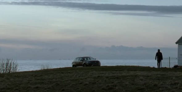 Volvo-crossover-teaser.jpg.pagespeed.ic