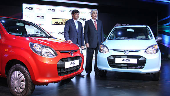 Maruti officials with the Alto 800