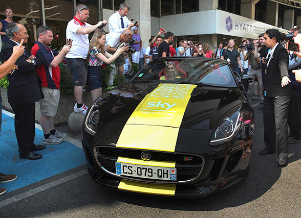Chris Froome in Jaguar F-Type with a Tour de France livery