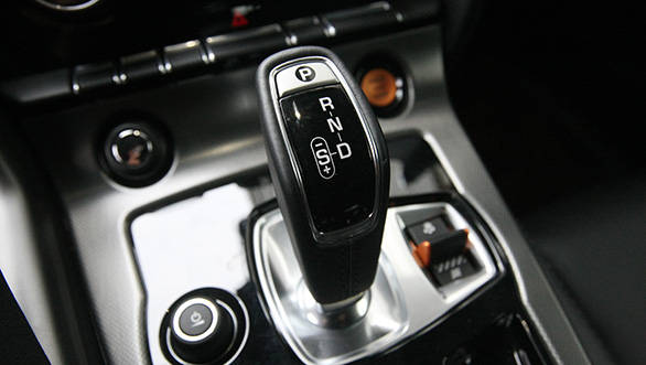 The 8-speed ZF automatic gearbox offers quick shifts