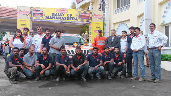 The Mahindra Adventure team with the Red Rooster Performance crew after their INRC Nashik win