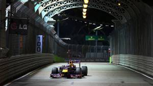 F1 2013: Vettel wins Singapore GP