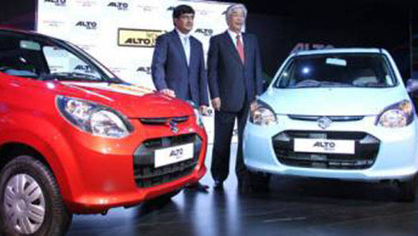 Maruti-Suzuki-Alto-800-Shinzo-Nakanishi,-MD-&-CEO,-Maruti-Suzuki-and-Mr.-Mayank-Pareek,-COO-(Marketing-&-Sales)-at-the-launch-of-Alto-800