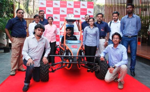 Participants with organising committee of Mahindra presents BAJASAE India 2014