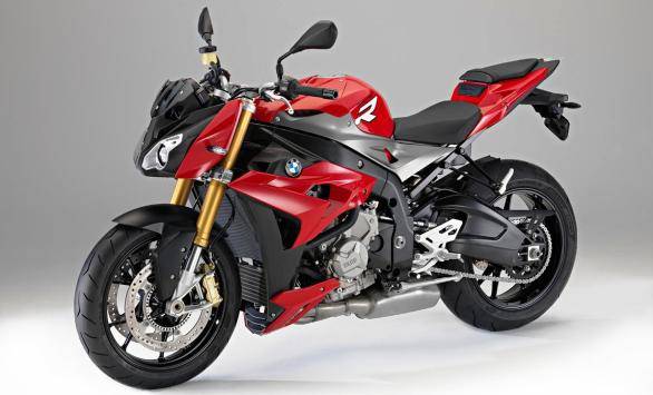 It comes with a tuned 999cc inline four engine that delivers 158PS of power and 112Nm of peak torque