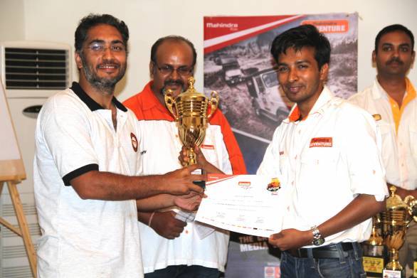 Vikrant accepts the second runners up trophy at Mahindra Media Challenge 