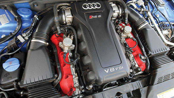 The naturally aspirated 450PS V8 Audi engine