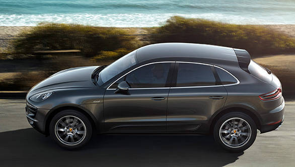 The side view with its sporting, sloping roof line creates a sharp silhouette and emphasises the dynamic nature of the Macan