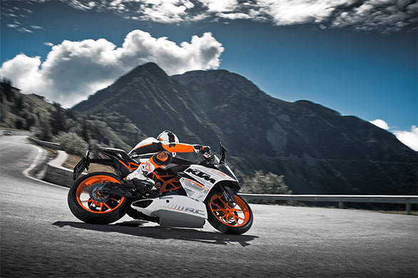 The RC390 could have an even sharper steering than the already scalpel sharp Duke
