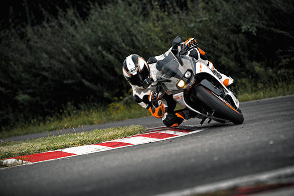 The RC390 is slightly heavier than the 390 Duke