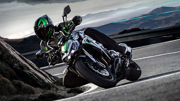 For the Z1000, the ZX-6R donates its one-piece Nissin calipers for the 310mm petal disc and the rear has a 250mm disc