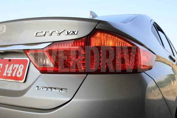 the split tail lamp looks modern and adds a lot of character to the rear end 