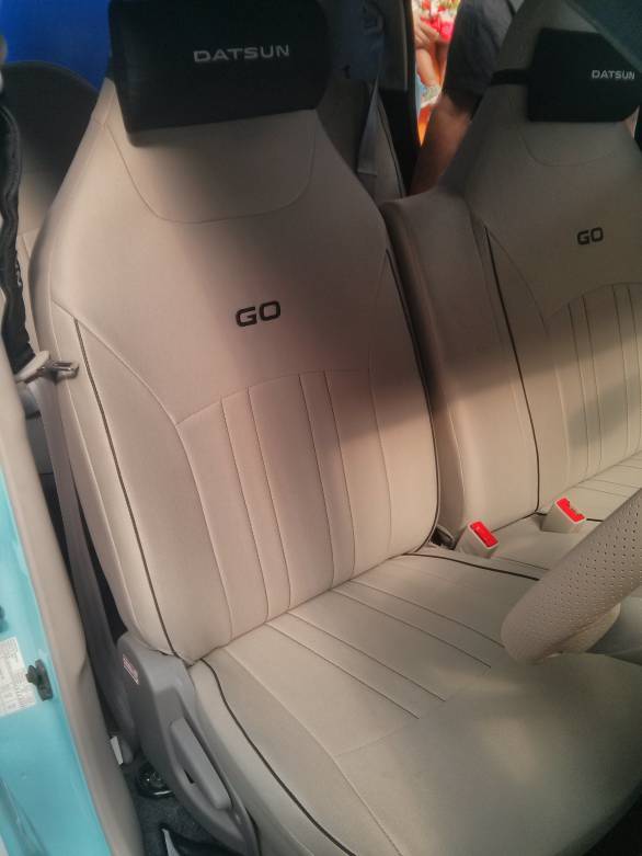 The Datsun Go top of the line variant gets these fabric seats with nicely detailed black piping on the edges and motif on the back rest. Cushioned head rest is extra