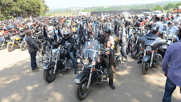 All-set-to-roar-H.O.G.-members-at-the-flag-off-of-2nd-India-H.O.G