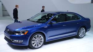 Volkswagen Passat BlueMotion Concept debuts at Detroit 2014