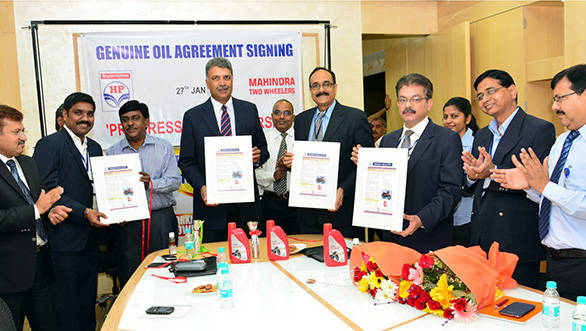 Mahindra-2-Wheelers-sign-agreement-with-HPCL---low-res