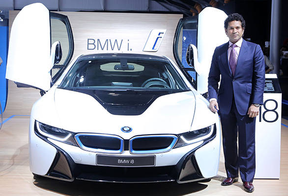 Sachin-Tendulkar-with-the-BMW-i8-at-Auto-Expo-2014