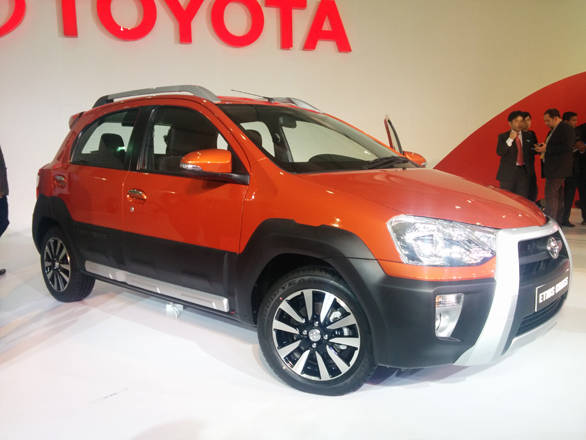 Toyota Etios Cross (2)
