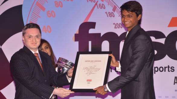 Gautam Singhania presents the Motorsportperson of the Year award to Vishnu Prasad
