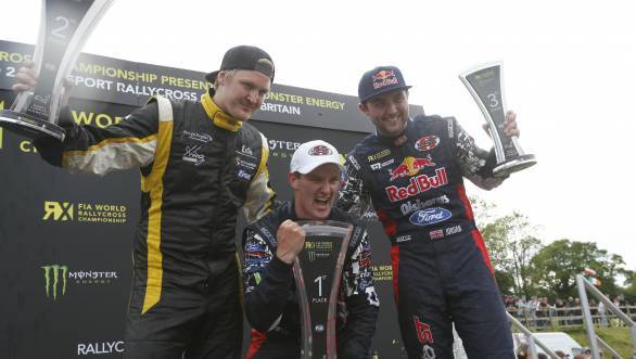 Andreas Bakkerud (Centre) posing with the trophy flanked by Robin Larsson (left) and Andrew Jordan (right)