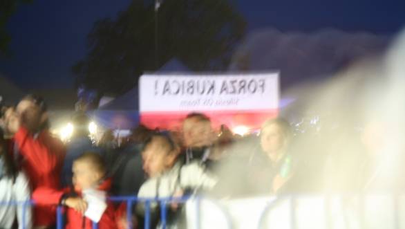 Blurred and backwards, but you can just about make out the words Forza Kubica. Home hero, after all!
