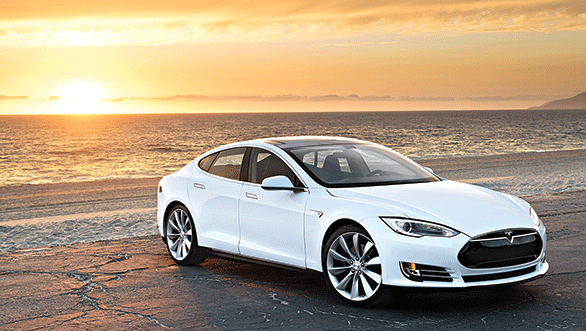 2014-tesla-model-s-front-view-sunset
