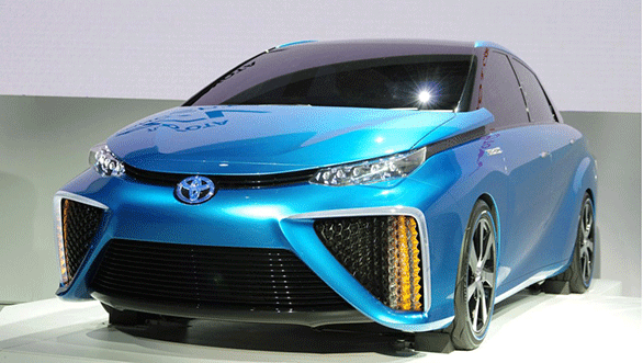 Toyota-Fuel-Cell sedan