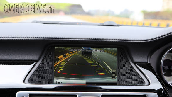 The COMAND display now features a reverse camera display with grid lines and a zoom function