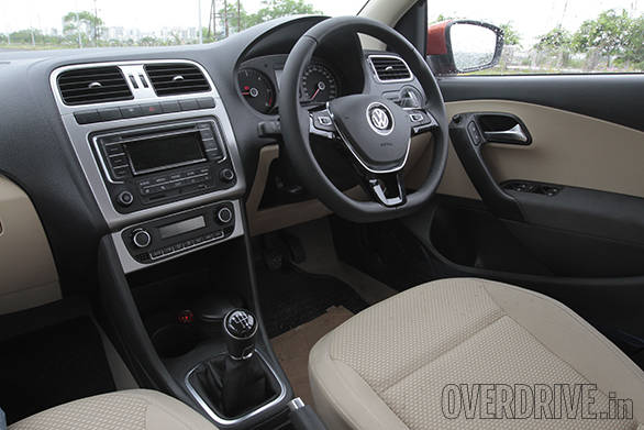 2015 Volkswagen Polo (10)