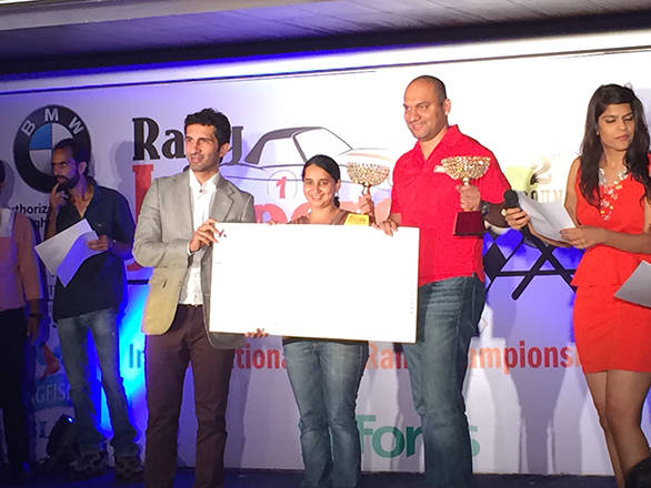 Savera D'Souza and Satish Gopalakrishnan collecting the winners trophy