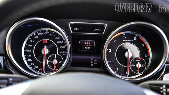 The ML's dials while easy to read dont display as much information as the Porsche's