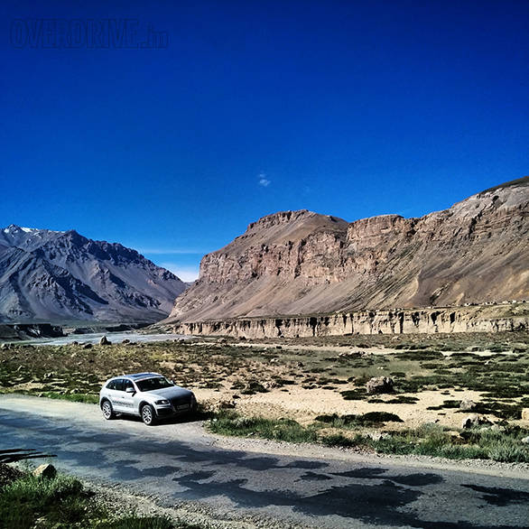 Approaching the Sarchu plain, the river carves quite the vista of sand scultures and the road runs along it. You're torn between zipping through the lovely valley and stopping to capture the scene