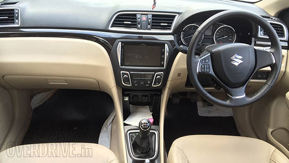 The dash layout is simple and follows the Waterfall theme seen in the Swift  range