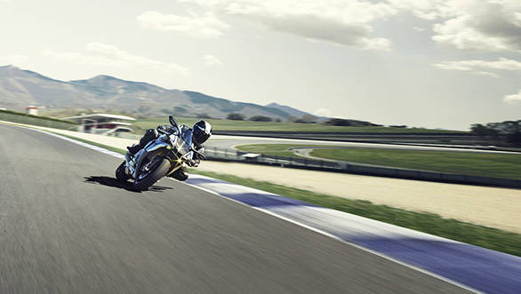 2015 Yamaha R1 (2)