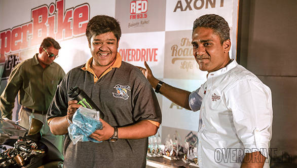 Shumi gives away Monster Energy and TJ's Brew Works goodies plus a trophy to Dhruv whose Hayabusa was amongst the loudest machines at the ODISF