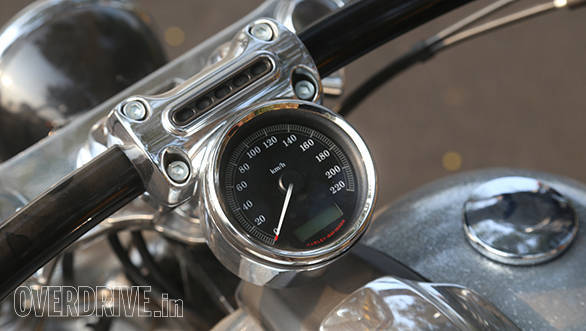 The simple speedo is very neatly integrated into the handlebar mount. Small digital readout is actually quite useful