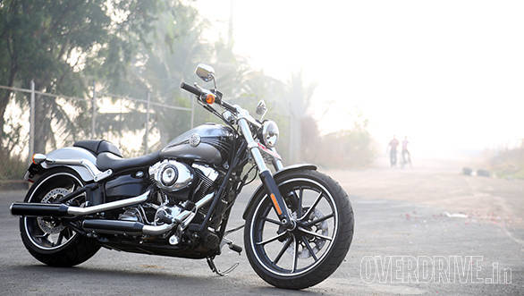 The long and low stance reminds you of the Rocker and the Breakout has to be the most wonderful looking of the Harley Softails right now