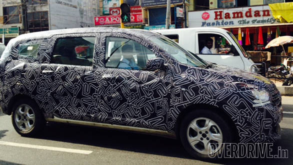 Renault_Lodgy_spied_(2)