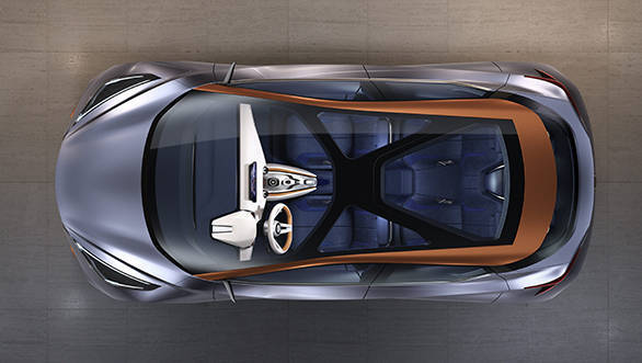 Nissan's new design language is the floating roof, which is expressed this time by a panoramic glass roof