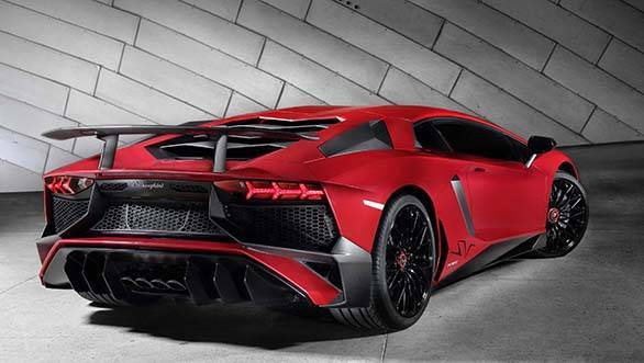 Lamborghini_Aventador_LP_750-4_Superveloce_3-4_Rear