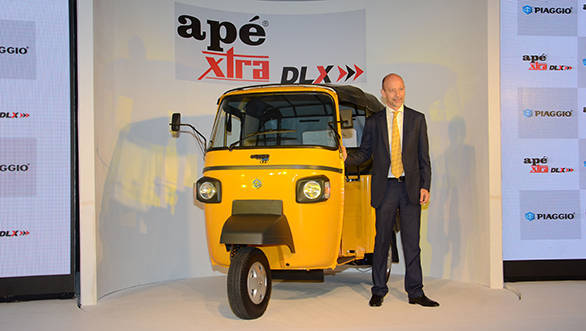 Stefano Pelle, CEO India, Piaggio Vehicles Pvt. Ltd. with the ape Xtra Dlx_resized
