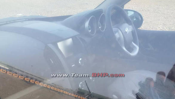 2015-Mahindra-XUV500-facelift-interior-spied