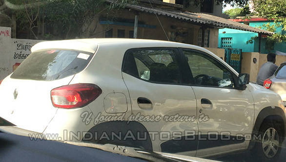 Renault-Kwid-side-Chennai-spied r