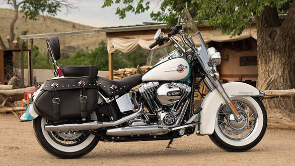 2016-Harley-Davidson-Heritage-Softail-Classic-official-900x720