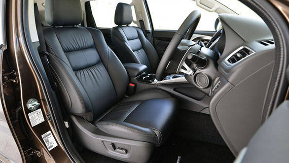 2016-Mitsubishi-Pajero-Sport-front-cabin-unveiled--900x601