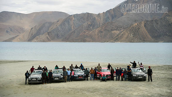 Team OVERDRIVE along with the participants on the banks of the gorgeous Pangong Lake
